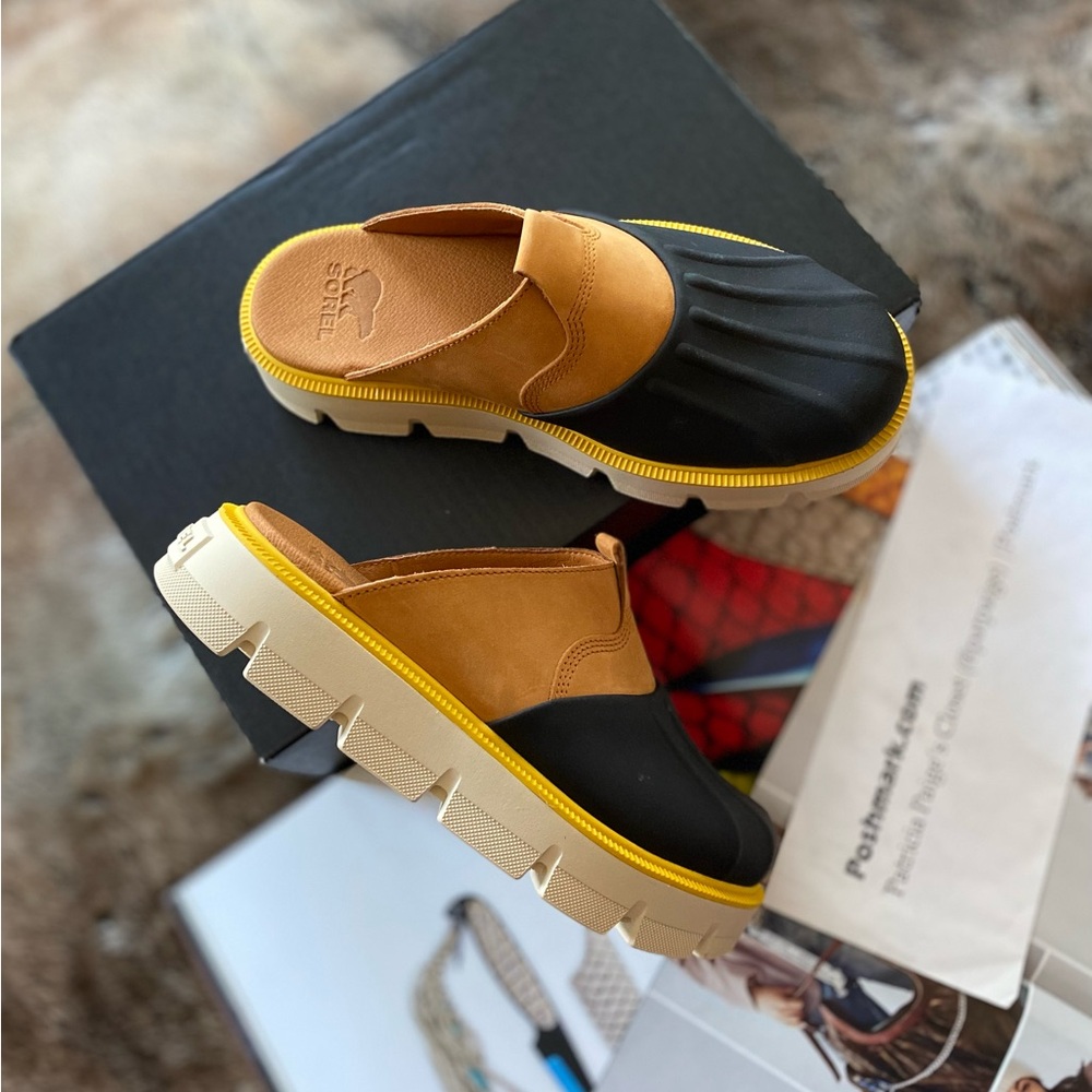 Sorel Two-Tone Black and Tan Mule Clogs with Yellow Trim - Picture 15 of 16